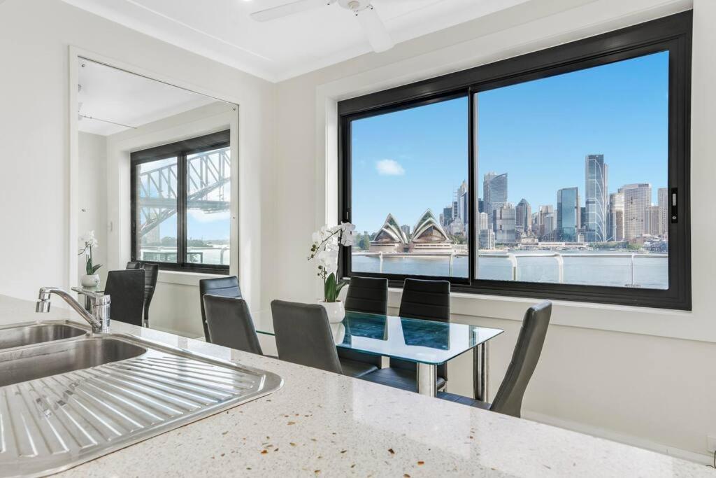 Iconic Harbour Views Apartment