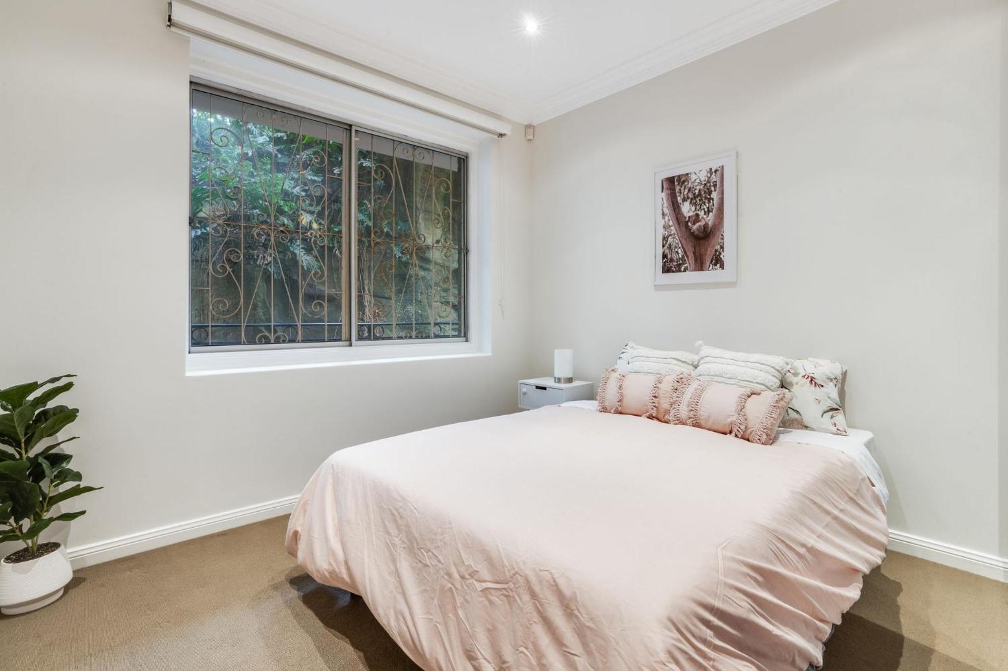 Iconic Harbour Views Apartment Sydney